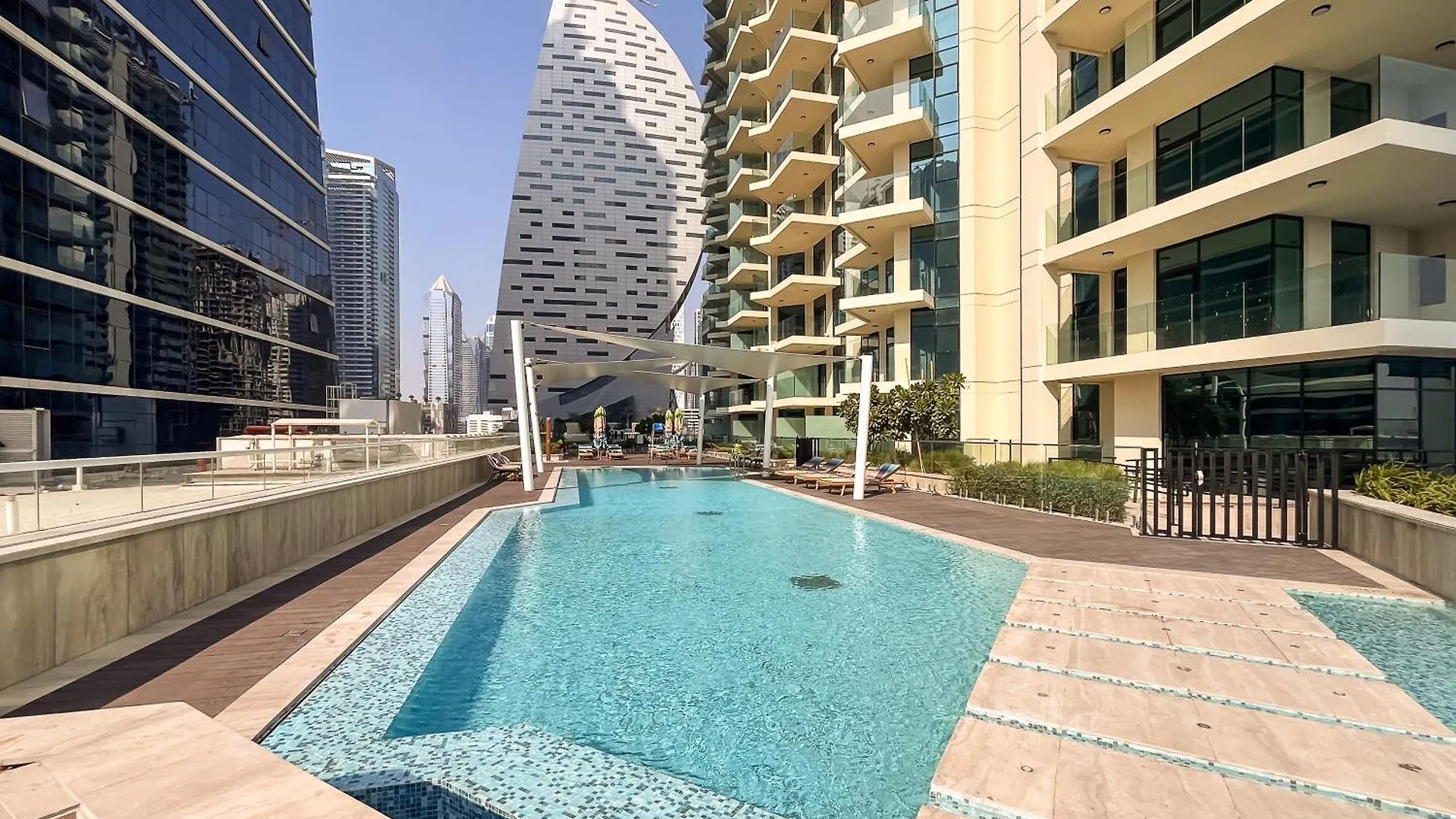 Modern Luxury 1Br Missoni Apt With Canal Panorama Dubai