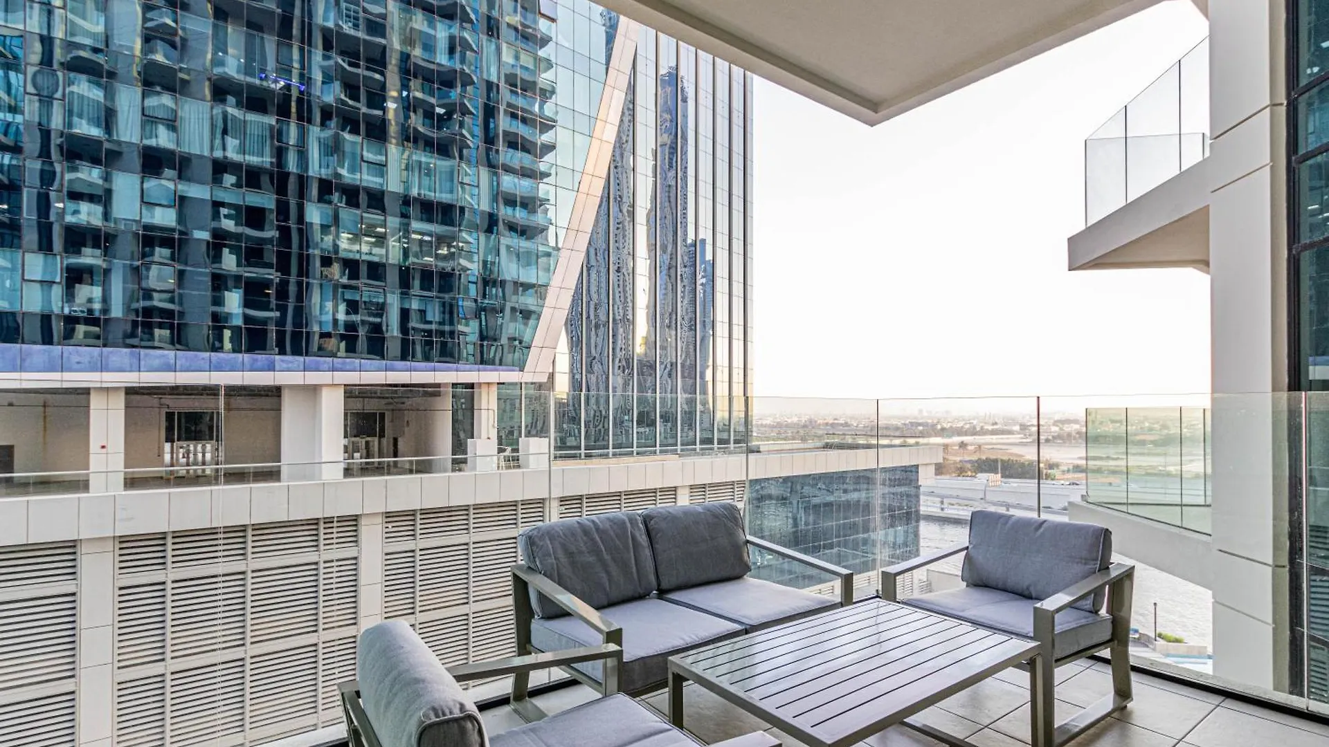 Apartment Modern Luxury 1Br Missoni Apt With Canal Panorama Dubai United Arab Emirates