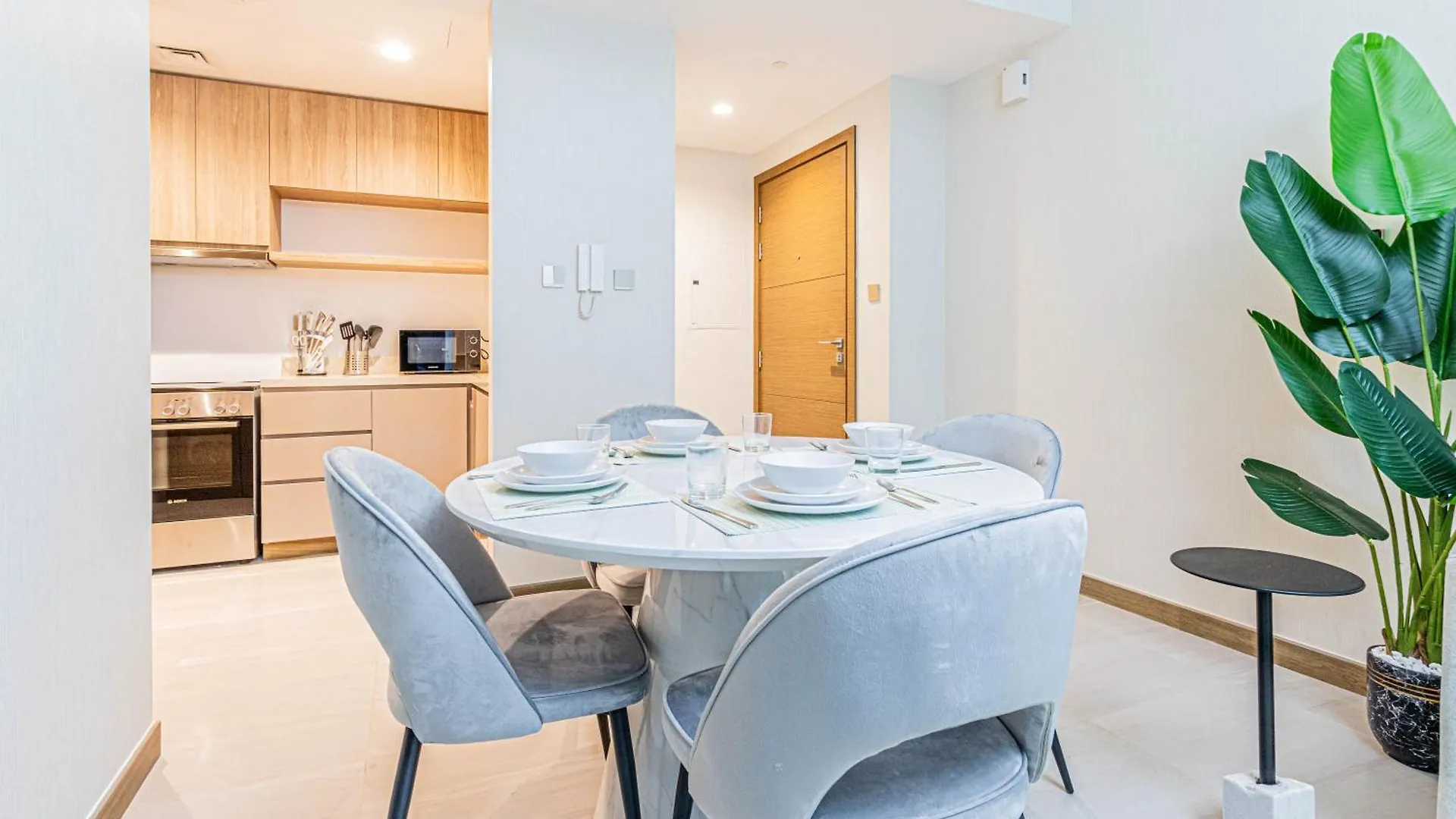 Modern Luxury 1Br Missoni Apt With Canal Panorama Dubai