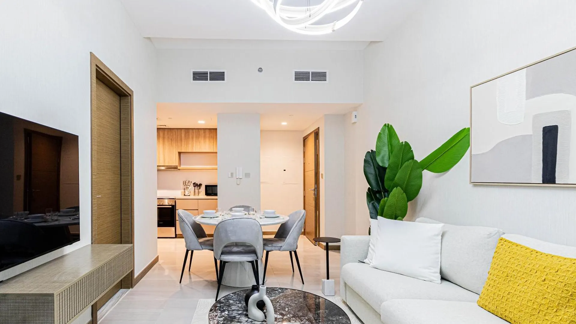 Apartment Modern Luxury 1Br Missoni Apt With Canal Panorama Dubai