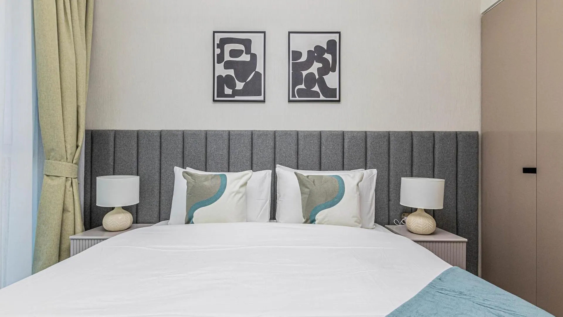 Modern Luxury 1Br Missoni Apt With Canal Panorama Dubai Apartment